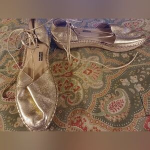 Fabiolas 41 9.5 9 1/2 Metallic Gold leather espadrilles heels tie up shoes Spain